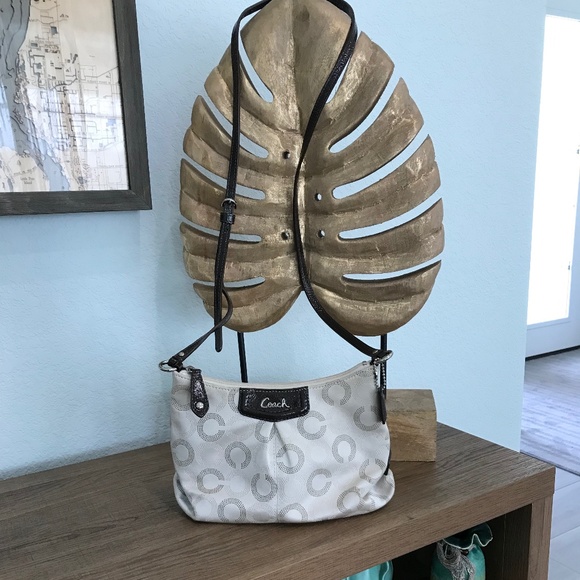 Coach Op Art Pleated Pouch Crossbody with Patent Leather Trim - Picture 3 of 13